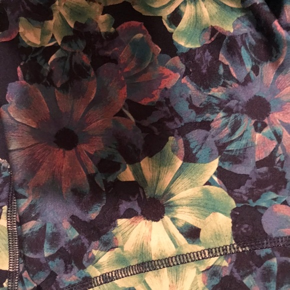 Fabletics tights - Picture 3 of 7